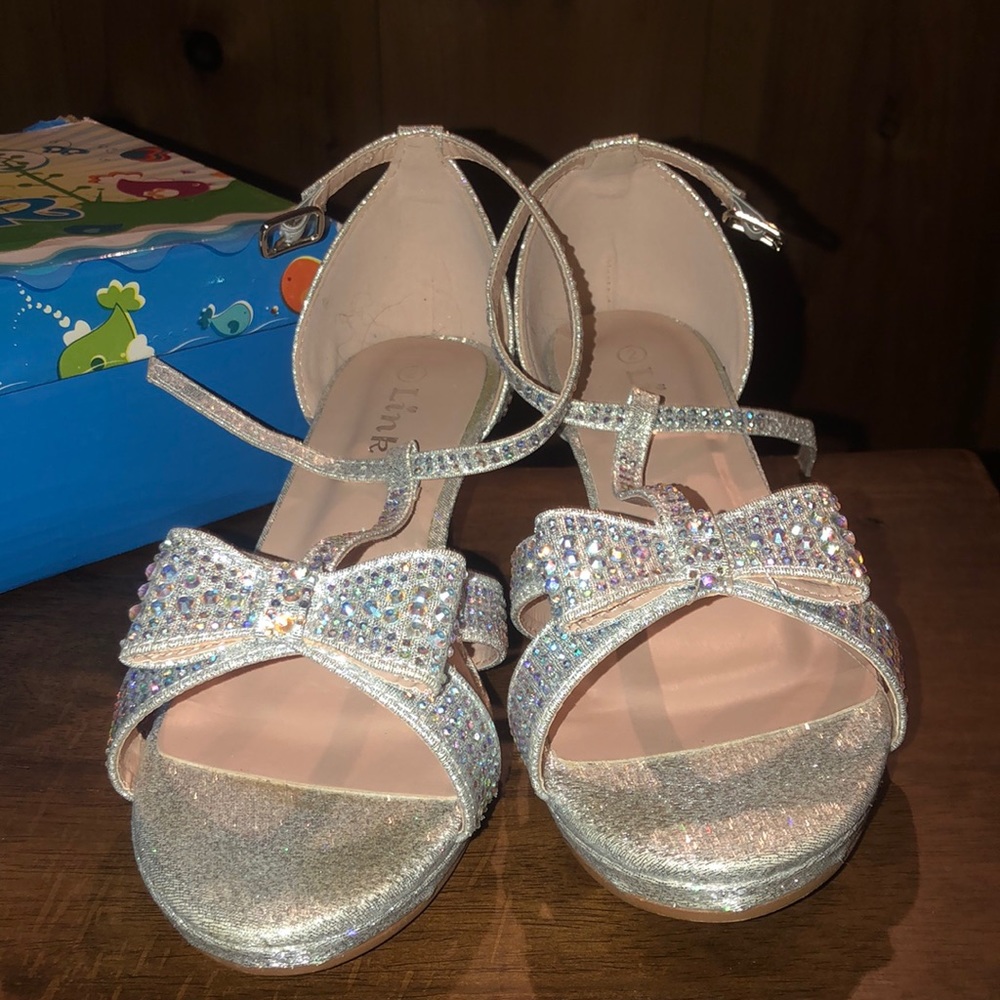 Rhinestone girls sandals.